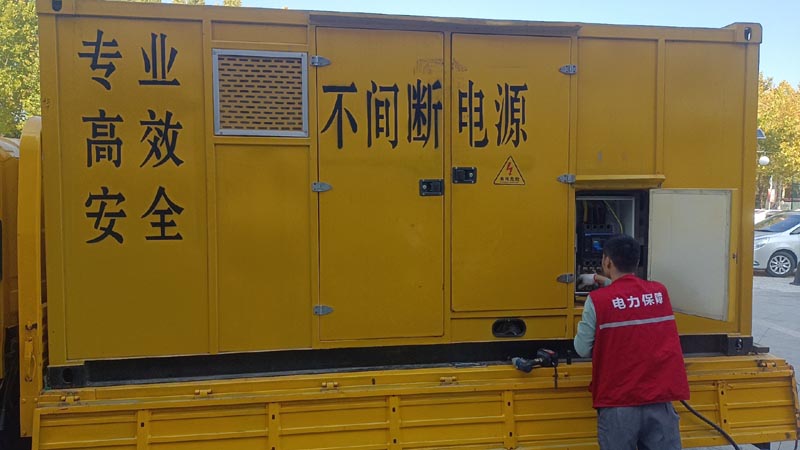 临江柴油发电机组和UPS电源配合使用时，如何避免切换过程中的电力中断？
