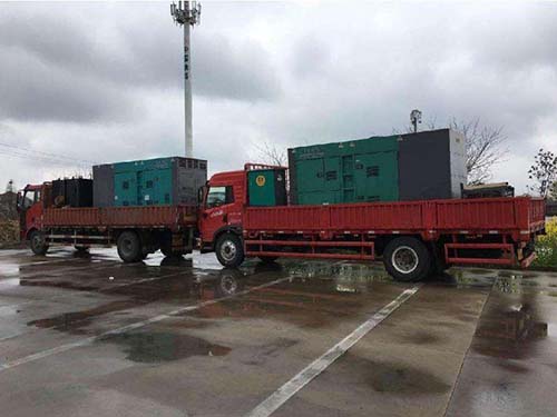 临江涂抹密封胶后，需要等待多长时间才能安装水冷式机油散热器密封件？